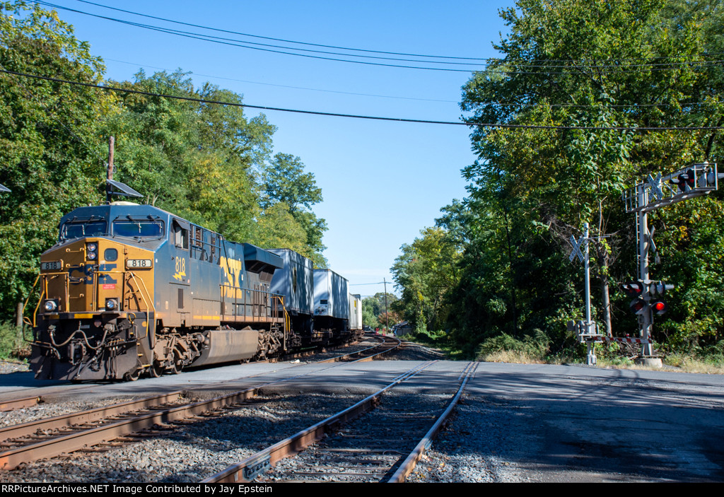 CSX 818 shoves on the rear of I032